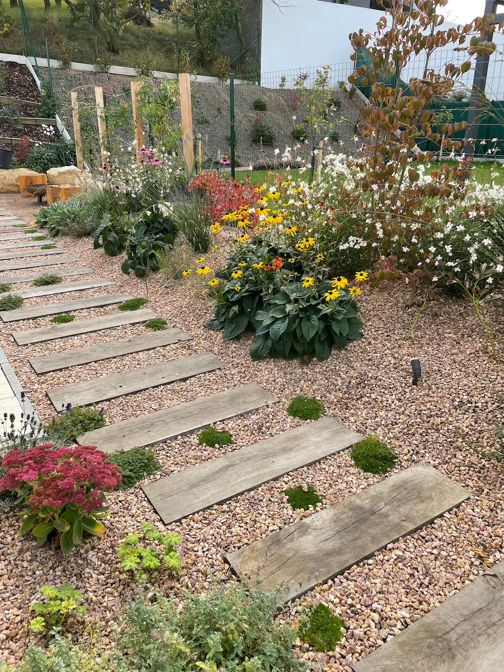 Malá zahrada s terasou