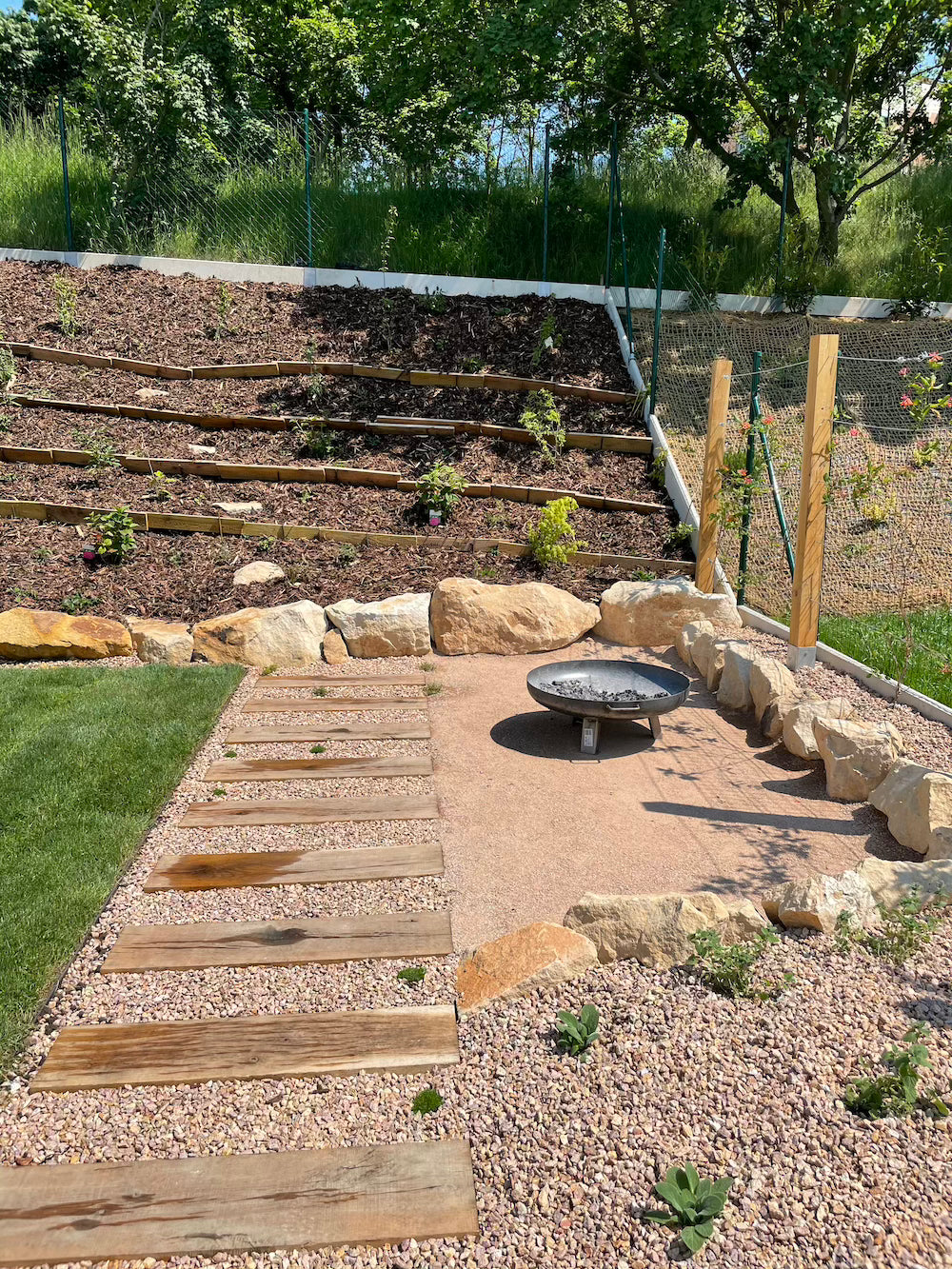 Malá zahrada s terasou